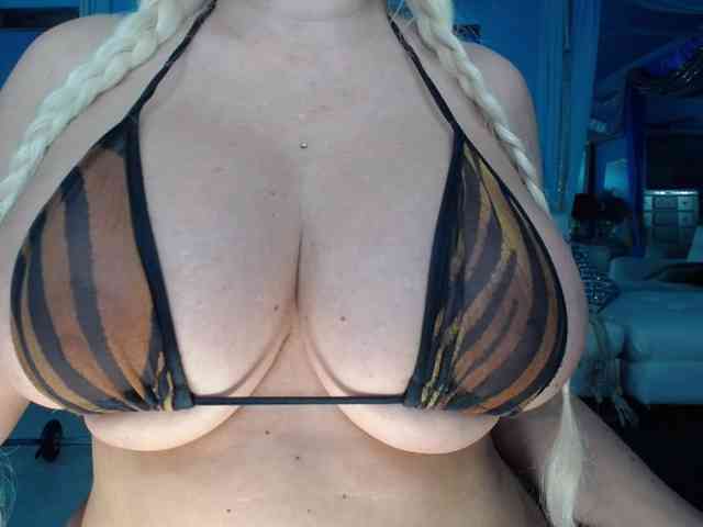adrianna_fox
