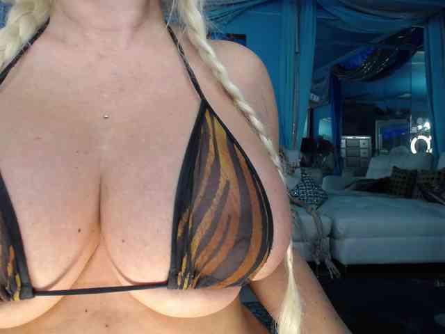 adrianna_fox