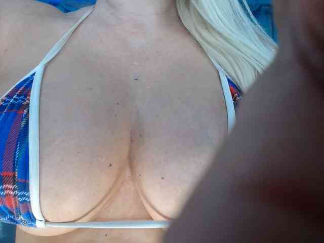 adrianna_fox