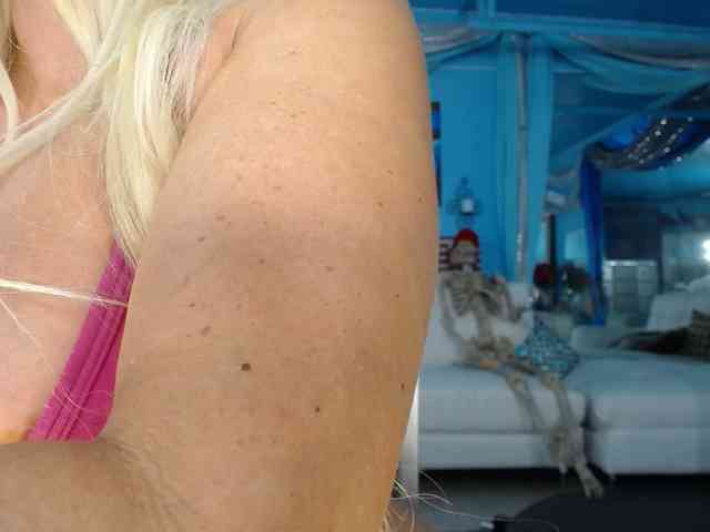 adrianna_fox webcam