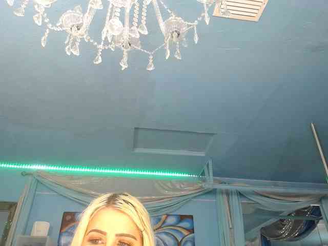 adrianna_fox webcam
