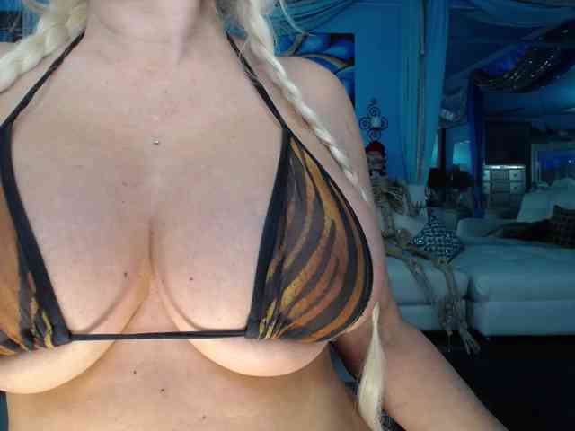 adrianna_fox adrianna_fox