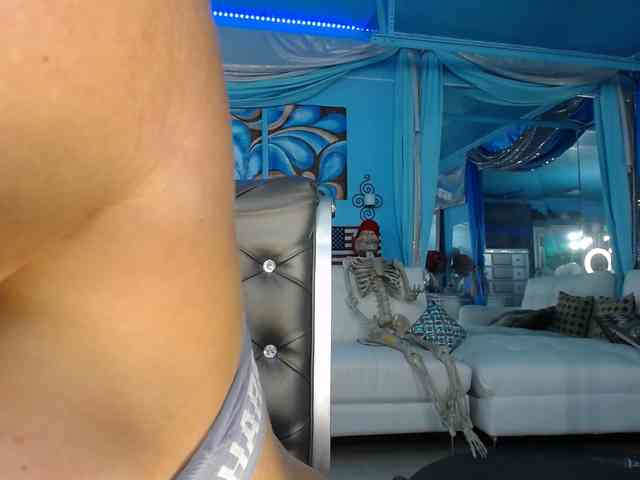 adrianna_fox webcam