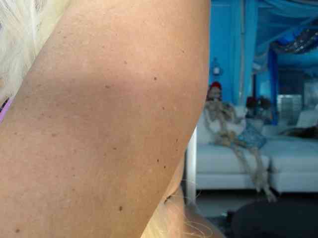 adrianna_fox webcam