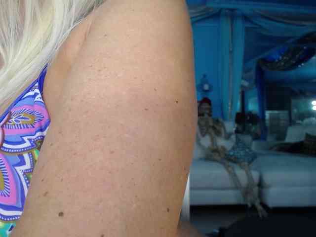 adrianna_fox webcam
