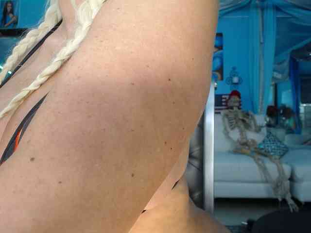 adrianna_fox webcam