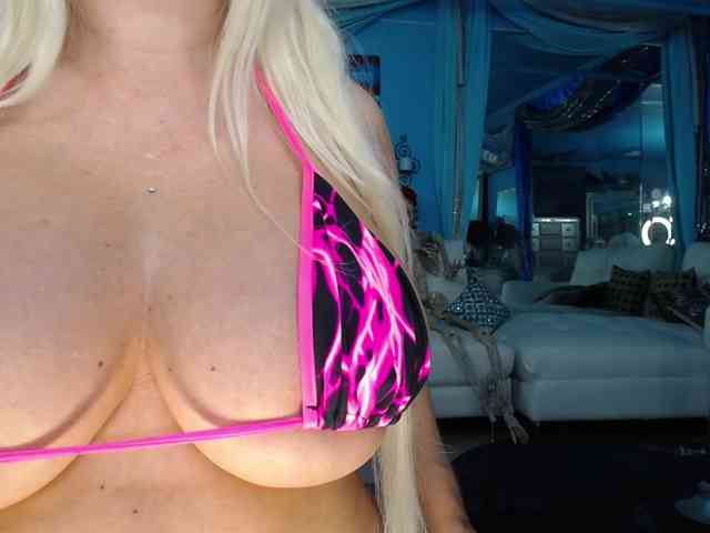 adrianna_fox adrianna_fox
