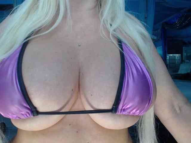adrianna_fox webcam