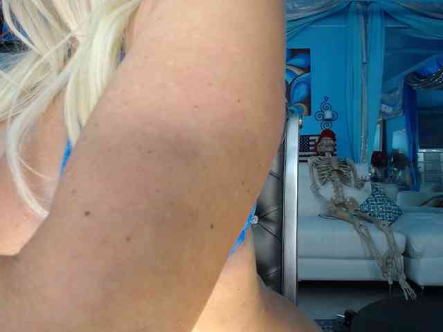 adrianna_fox webcam