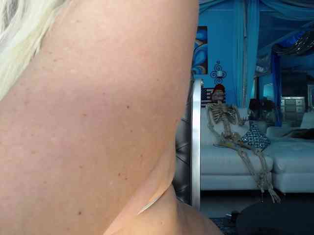 adrianna_fox webcam