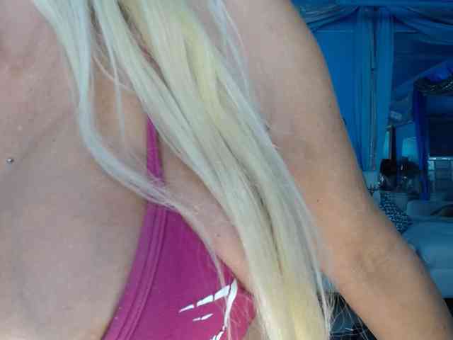 adrianna_fox webcam