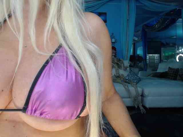 adrianna_fox webcam