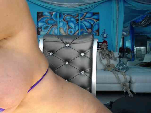 adrianna_fox