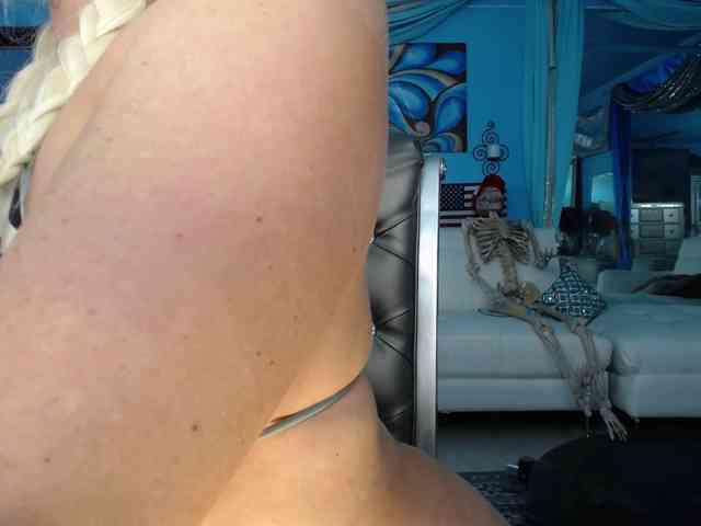 adrianna_fox