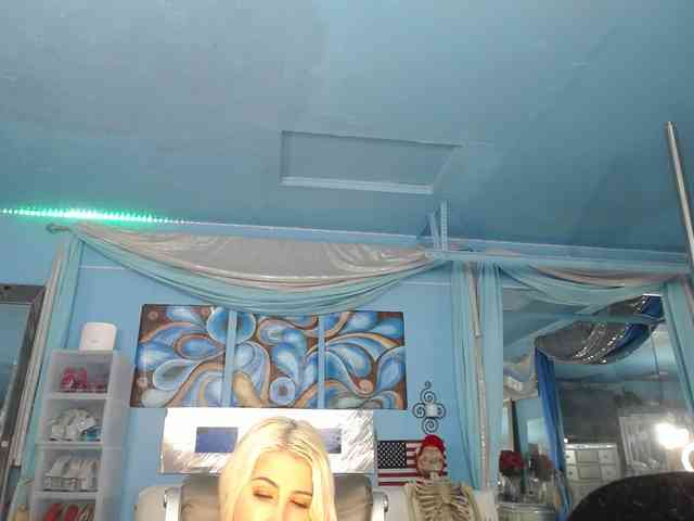 adrianna_fox webcam