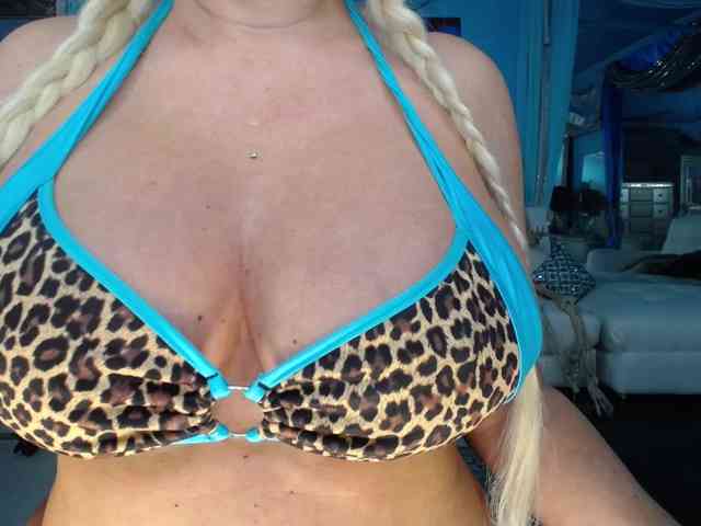 adrianna_fox
