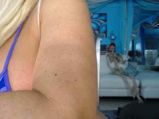 adrianna_fox webcam