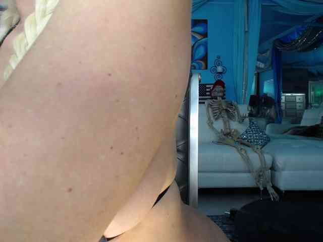 adrianna_fox