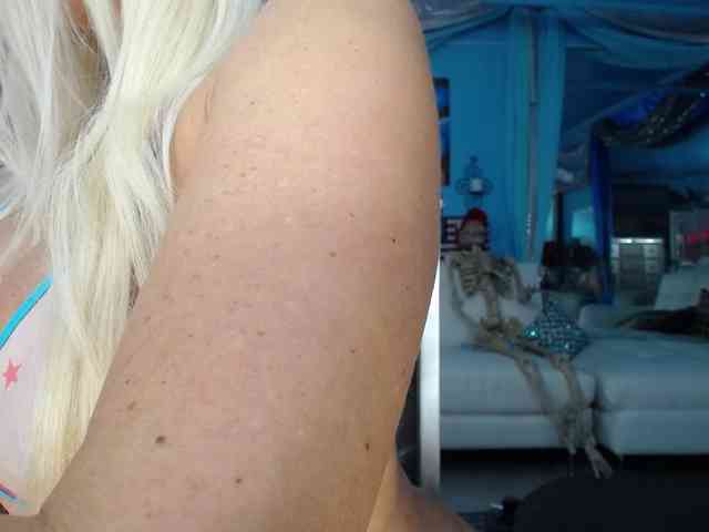 adrianna_fox webcam