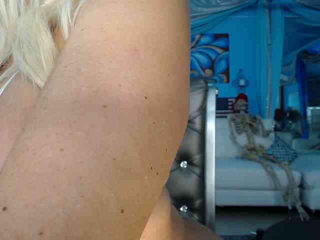 adrianna_fox adrianna_fox