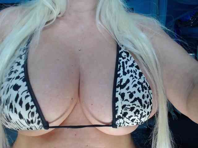 adrianna_fox webcam