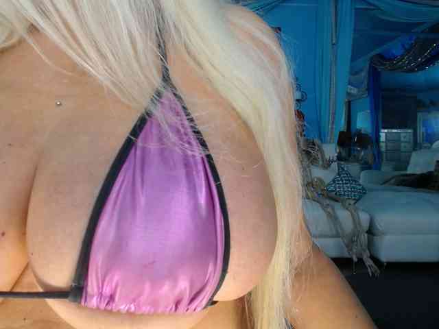 adrianna_fox webcam