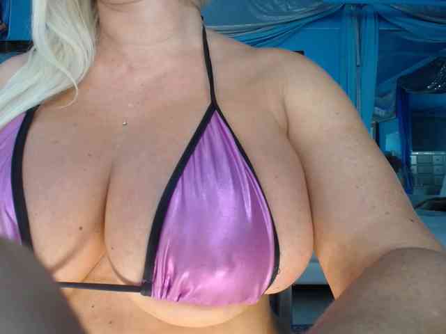 adrianna_fox