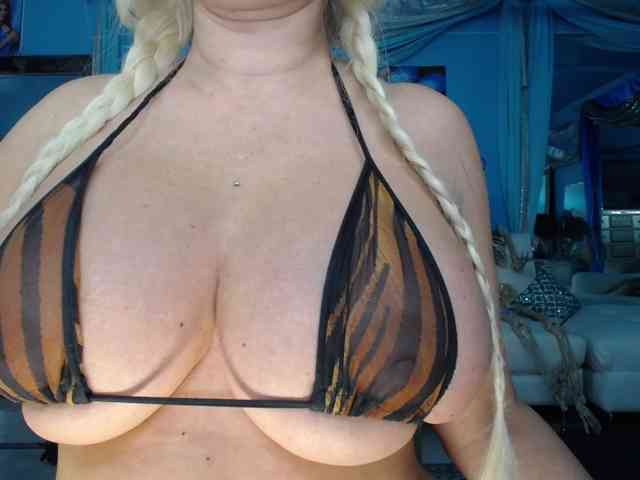 adrianna_fox