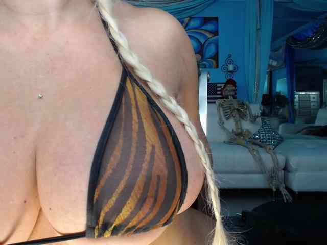 adrianna_fox