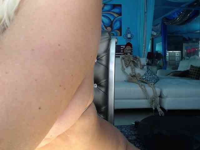 adrianna_fox
