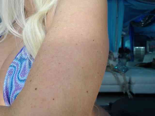 adrianna_fox webcam