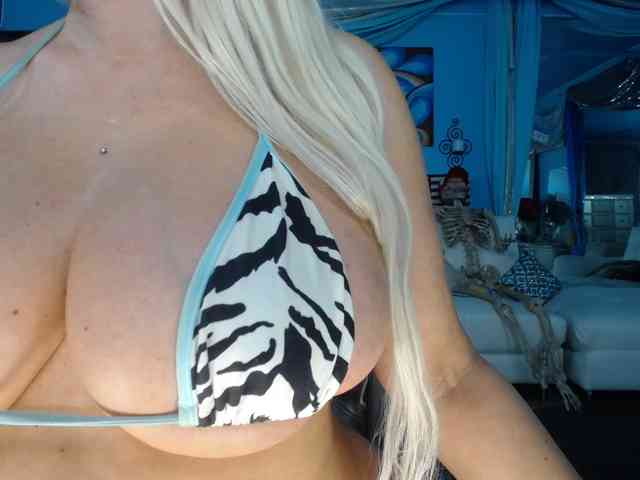 adrianna_fox webcam