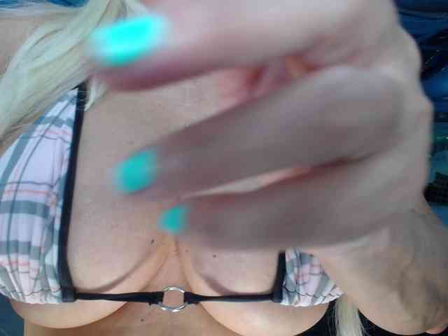 adrianna_fox Live Webcam on BongaCams
