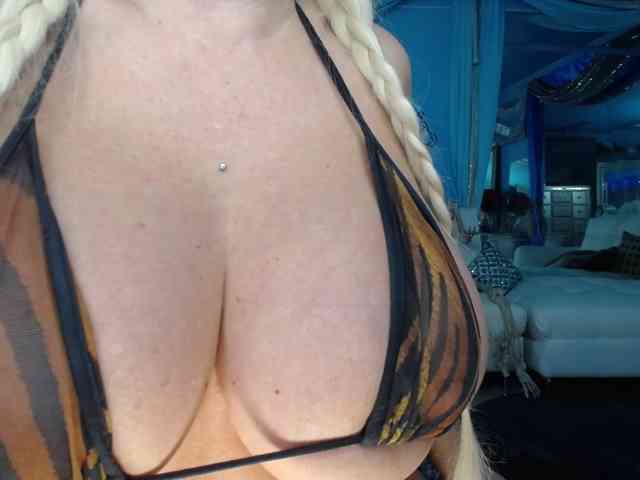 adrianna_fox