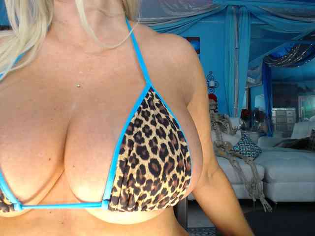 adrianna_fox webcam