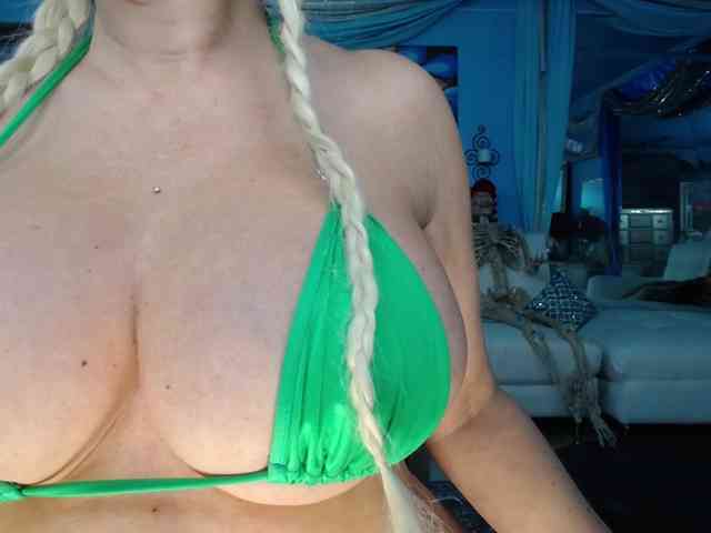 adrianna_fox