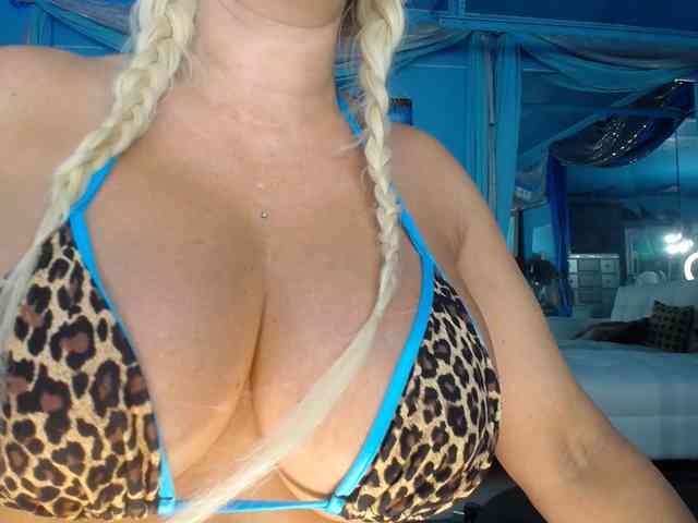 adrianna_fox