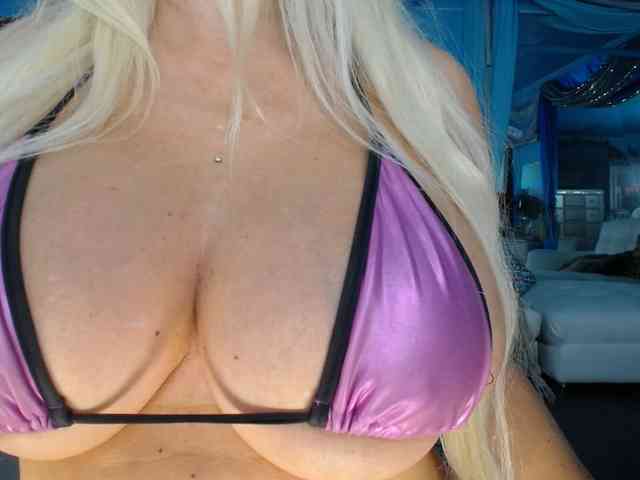 adrianna_fox webcam