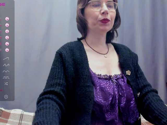 le modèle KarolineCherr est en webcam porno dans un show sur le site bongacams, il possède les tags suivants: White/Caucasian,Brunette,Hairy