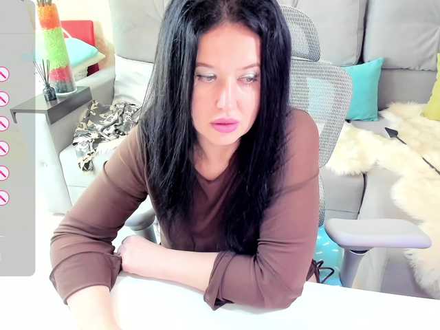 LoveCatsuit live cam on BongaCams