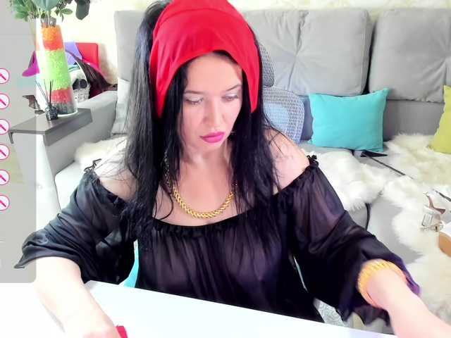 LoveCatsuit live cam on BongaCams