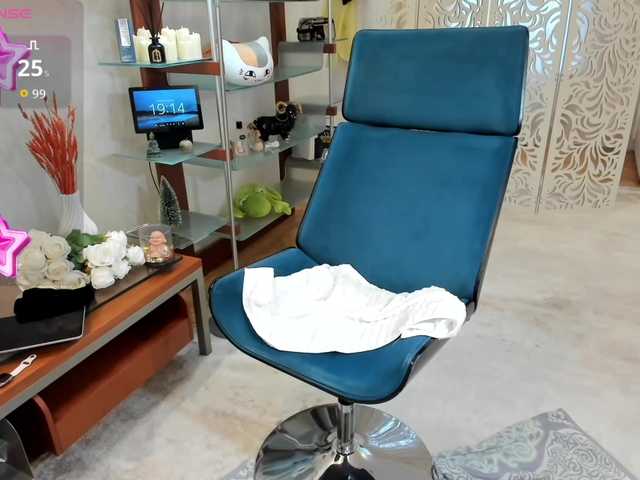 LoveCatsuit's BongaCams profile