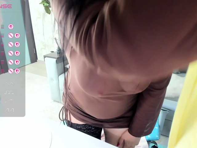 LoveCatsuit live cam preview