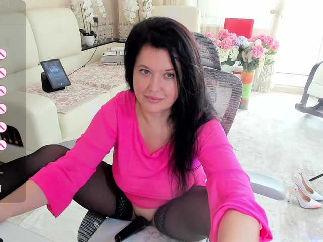 LoveCatsuit live cam on BongaCams