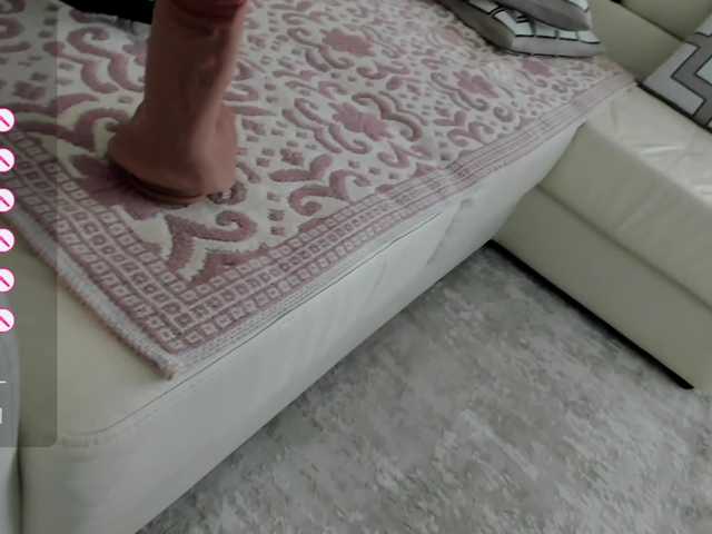 LoveCatsuit live cam on BongaCams