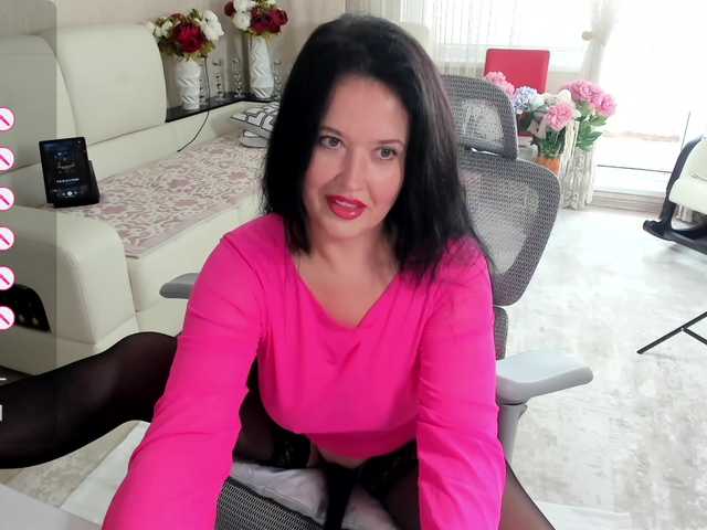 LoveCatsuit live webcam show