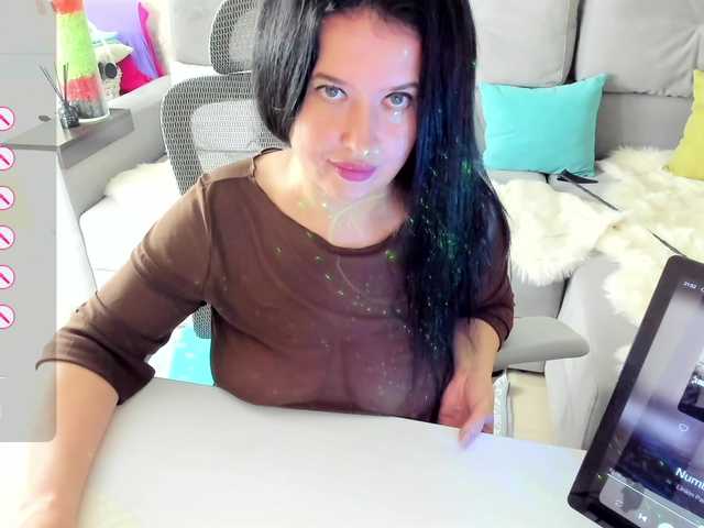 LoveCatsuit live cam on BongaCams