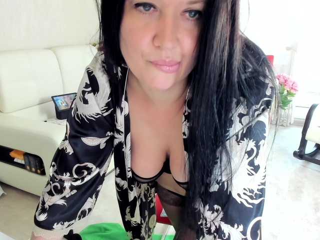 LoveCatsuit live cam on BongaCams