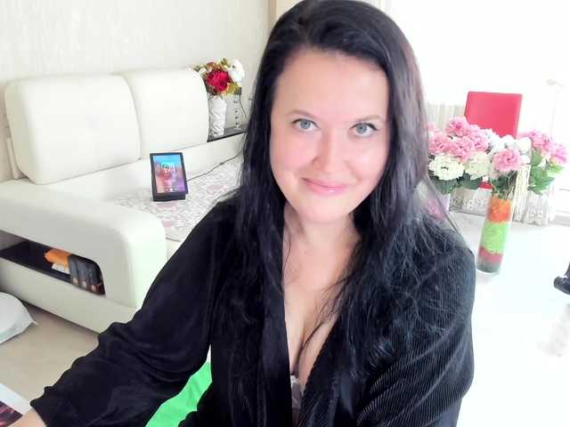 LoveCatsuit live cam