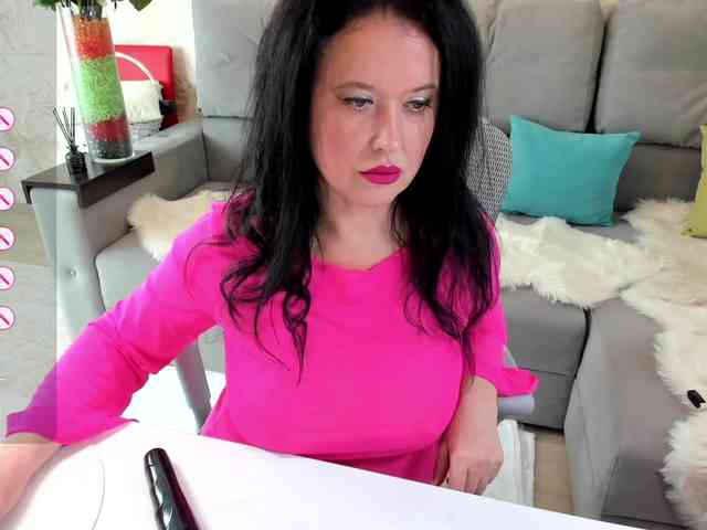 LoveCatsuit webcam
